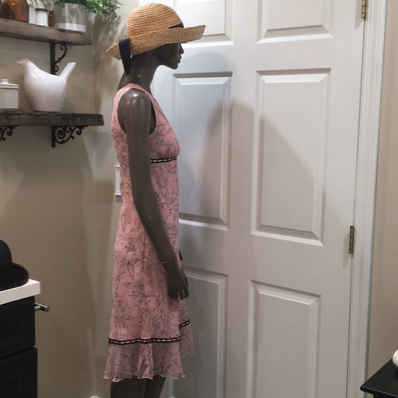 Dress - Picture 1 of 4